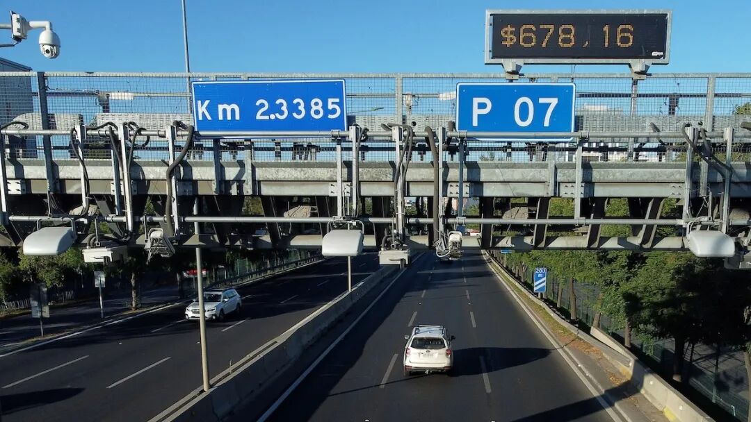 Tarifas del TAG y peajes en autopistas aumentarán 3,4% en 2026 • Radio  Modelo Chile