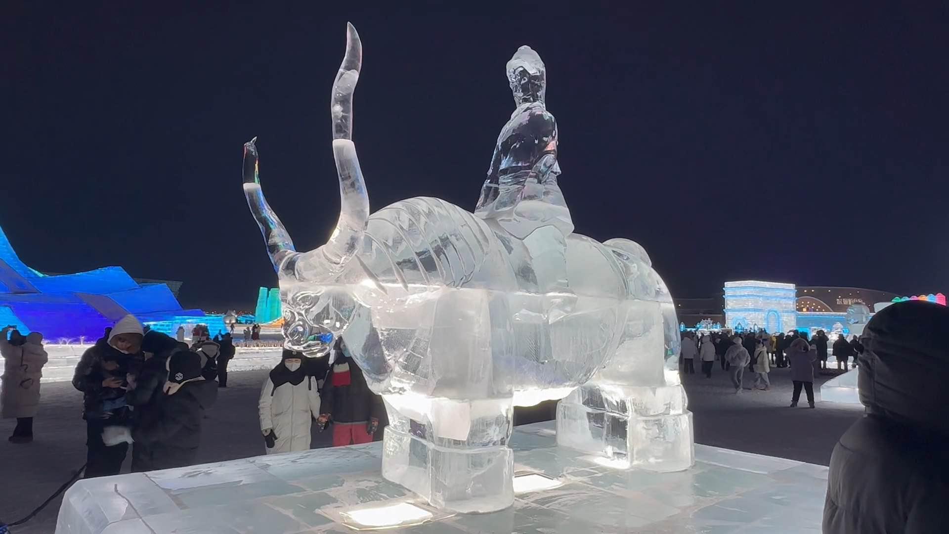 100种生活|一刀一鏟雕琢冰雕师揭秘冰雪大世界的「黑科技」