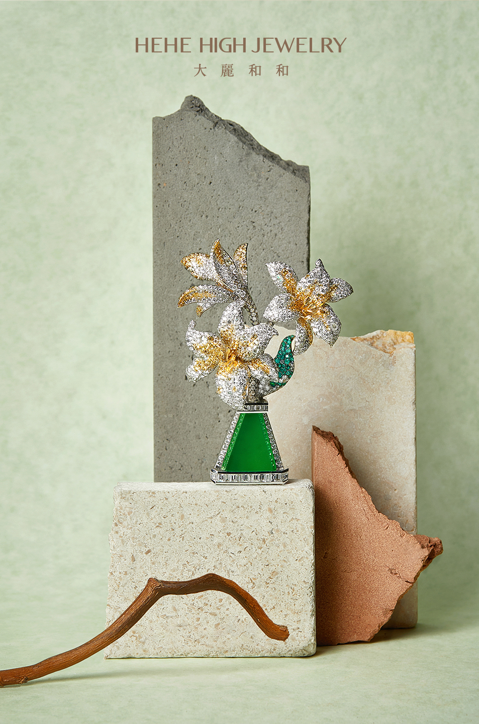 2「明华晖暎」翡翠配彩色蓝宝石胸针.jpg 2「明华晖暎」翡翠配彩色蓝宝石胸针.jpg